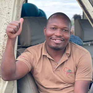 PATRICK- KENYA HEAD GUIDE (1)